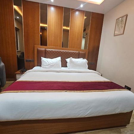 Hotel Elara デヘラードゥーン エクステリア 写真