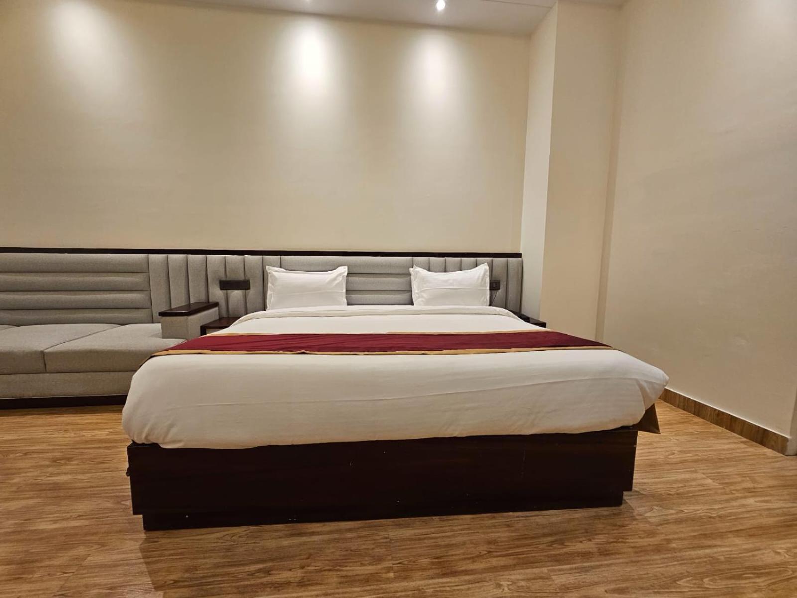Hotel Elara デヘラードゥーン エクステリア 写真