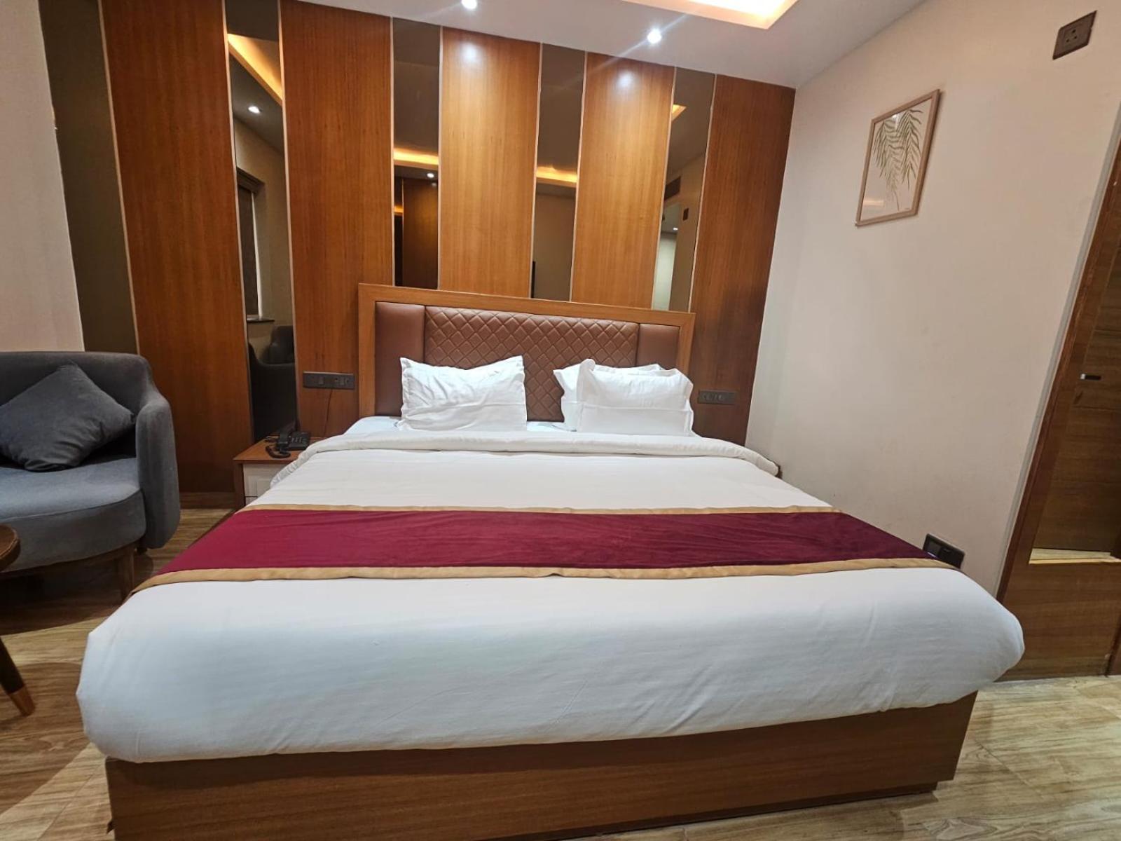 Hotel Elara デヘラードゥーン エクステリア 写真